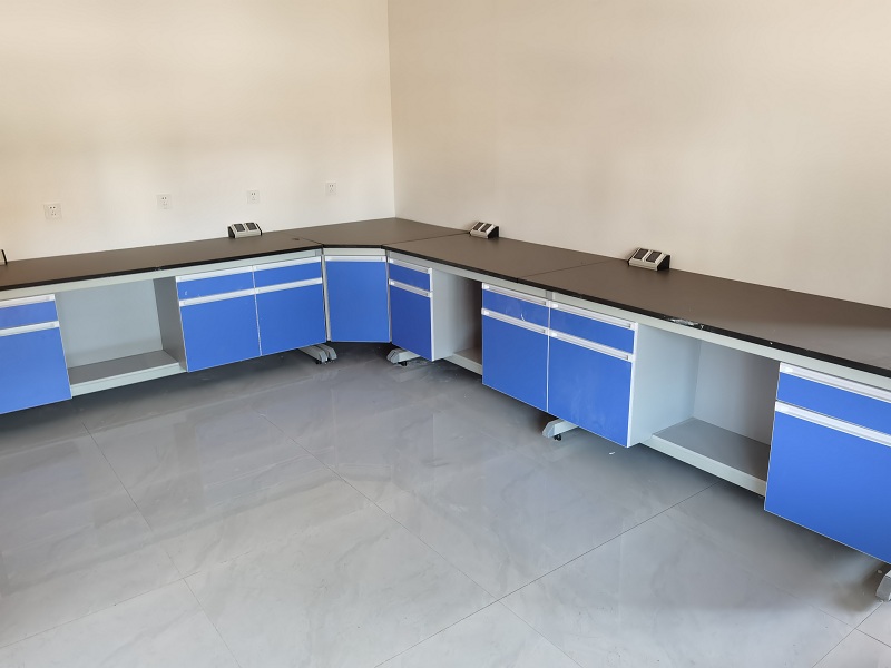 鋼木實驗台的汙漬要如何清理？